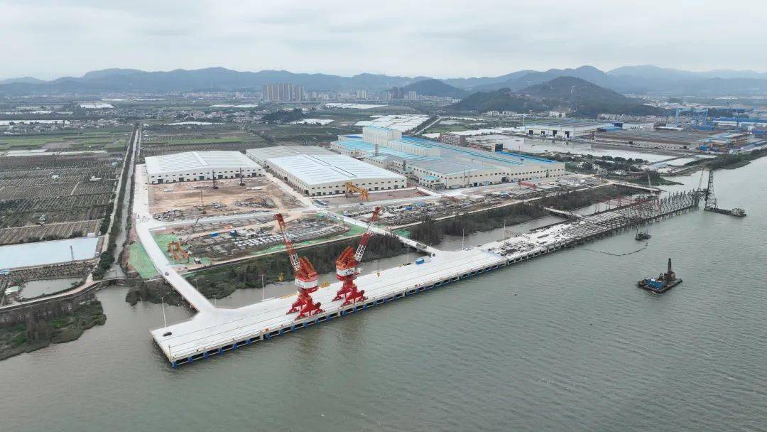 1月25日,崖门出海航道二期工程试航仪式在江门港新会港区华津码头上