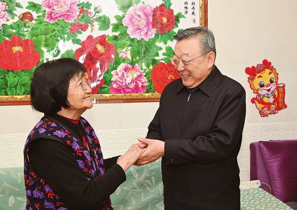 唐登杰春节前夕看望慰问基层党员群众_生活_人民_服务