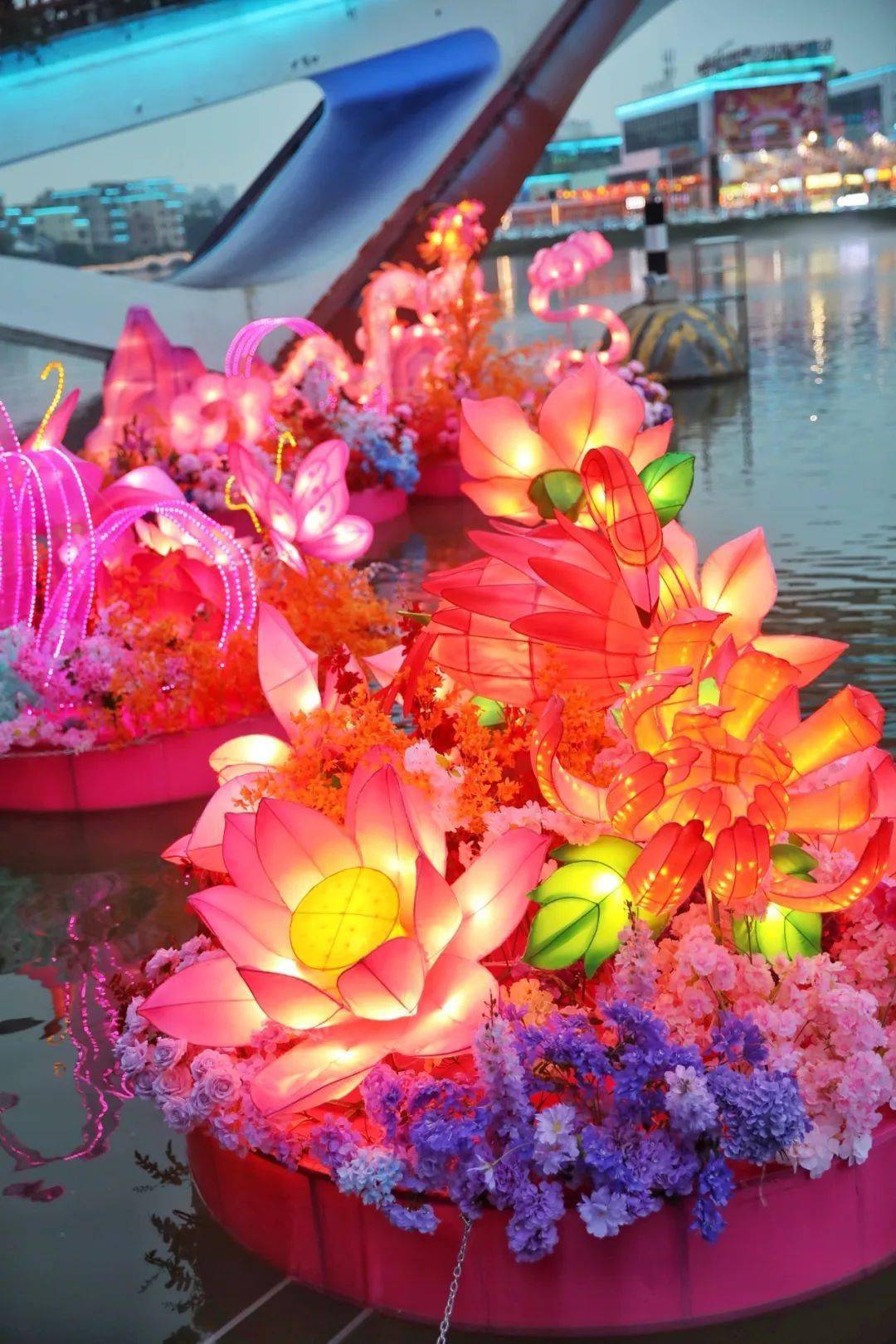 贴春联行花市