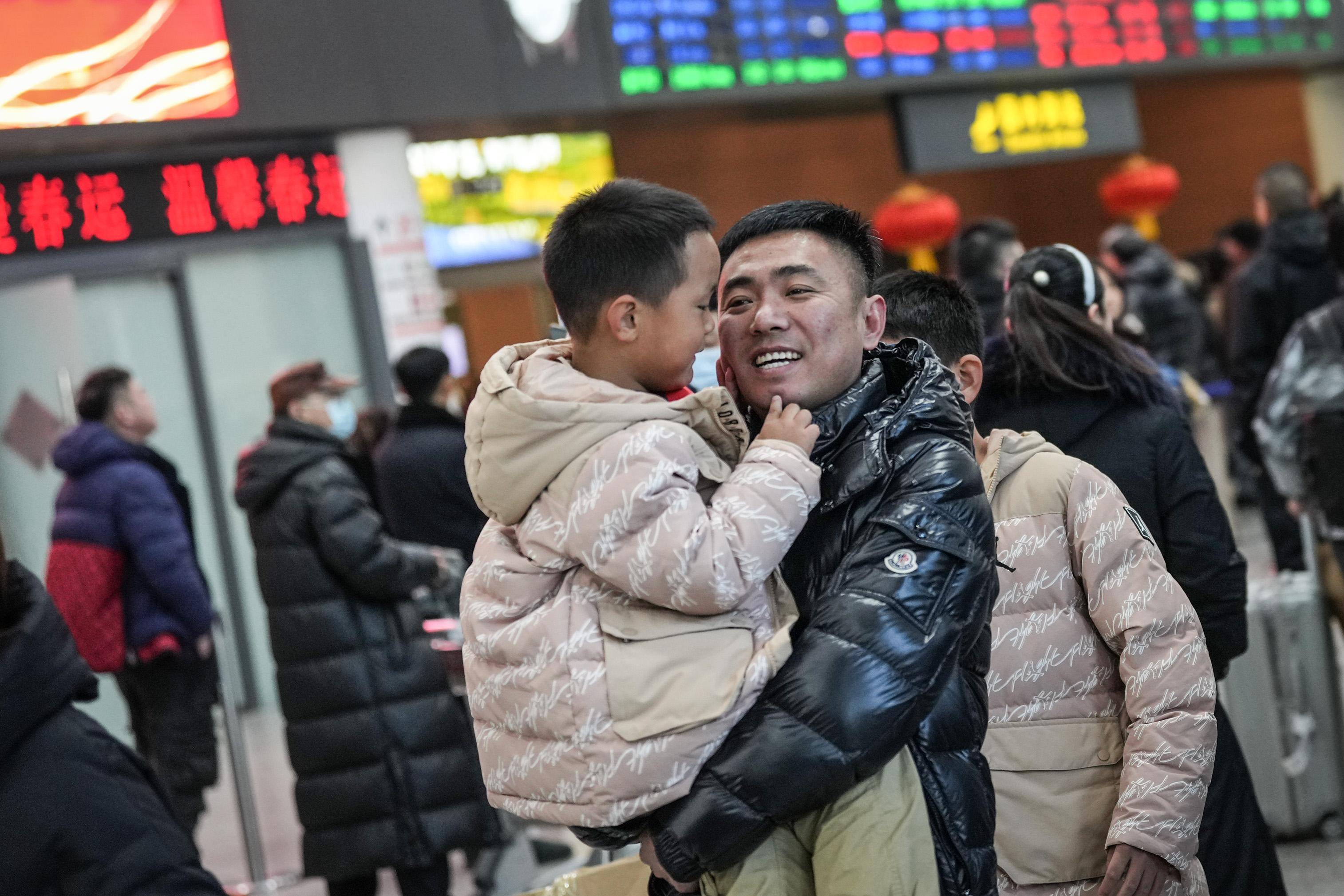 车站送行图片