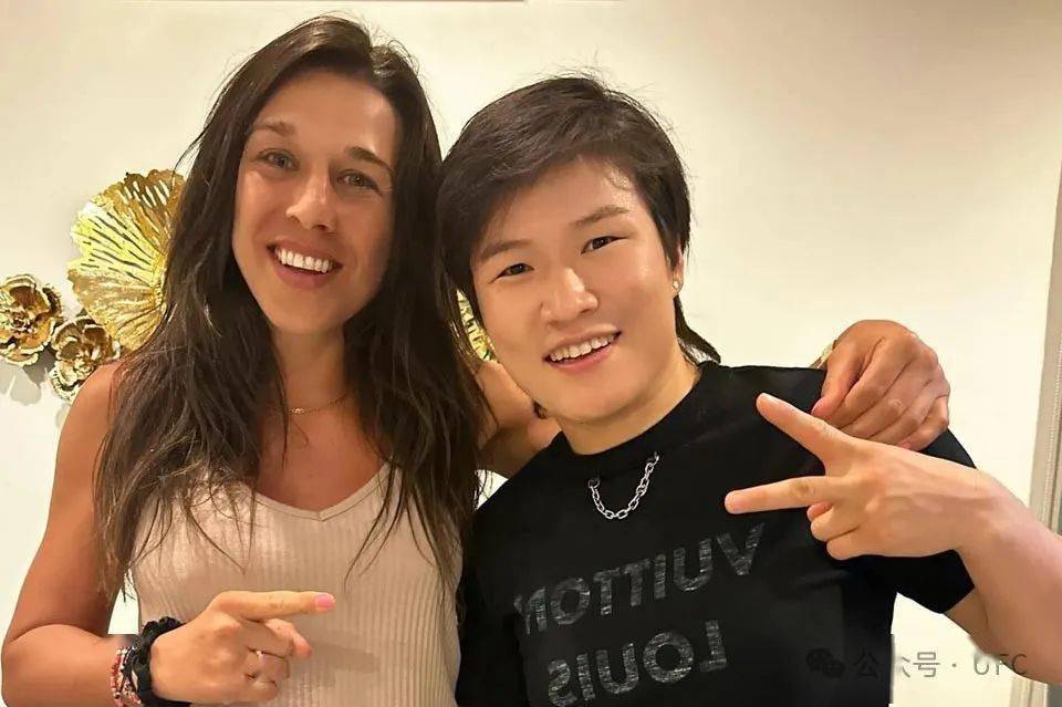 张伟丽,乔安娜重聚并表达对彼此的敬意_量级_朋友_进行了