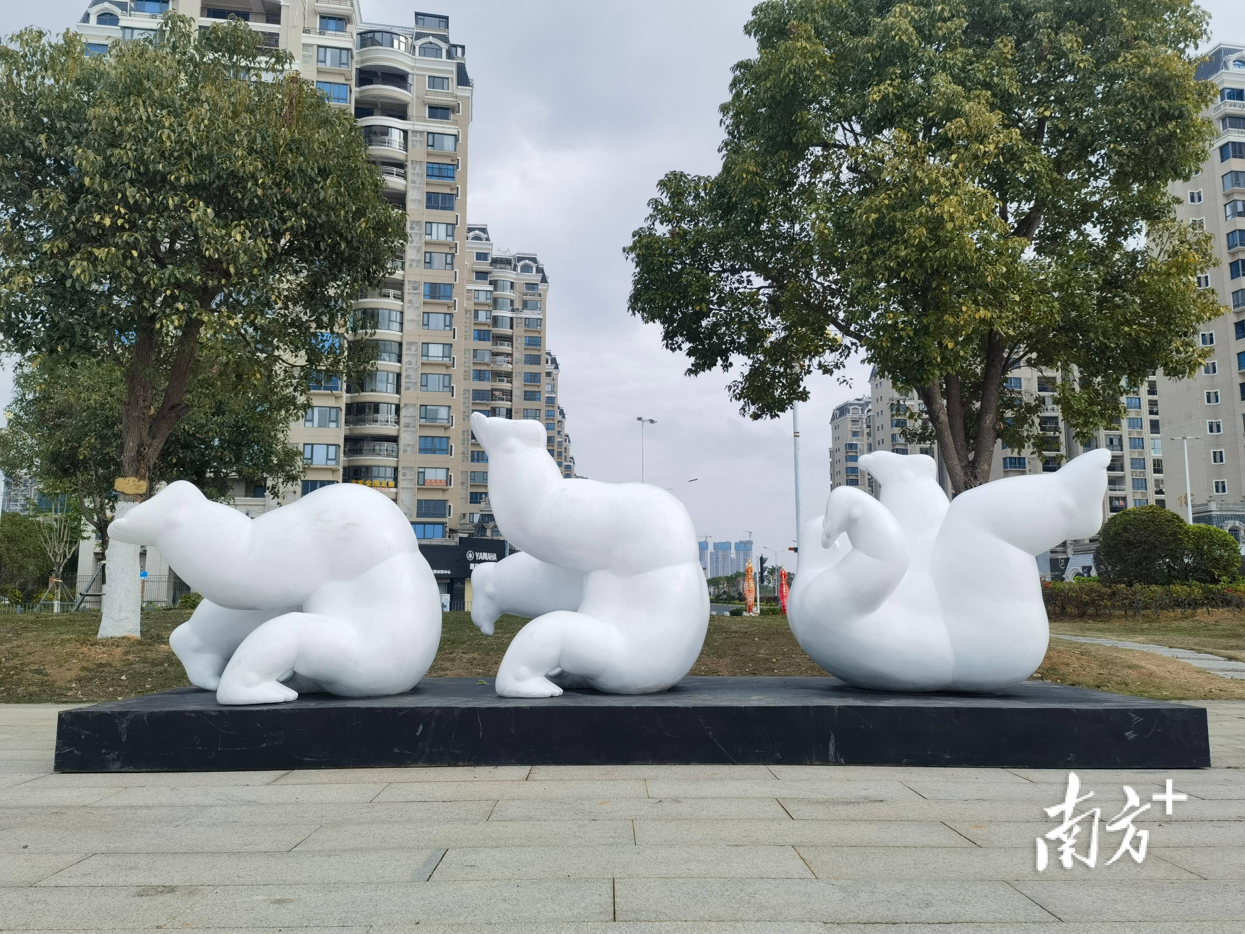 一批名家雕塑作品亮相汕尾市区_文化