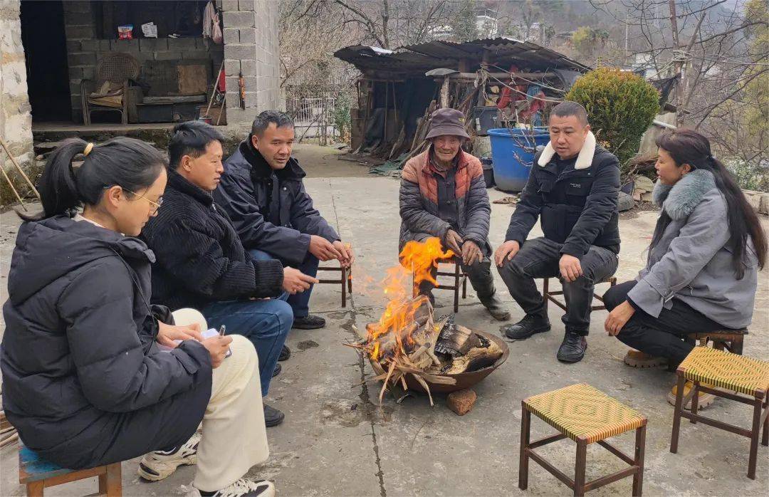 情暖新春 幸福老窝|老窝镇开展春节走访慰问活动_群众