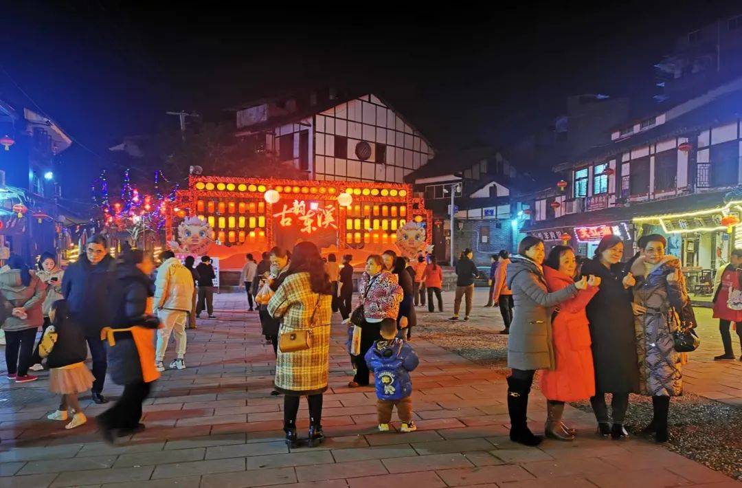 灯笼(黄氏木雕),明善书院国潮灯笼,流光溢彩诗词灯饰,丹溪雅韵南华宫