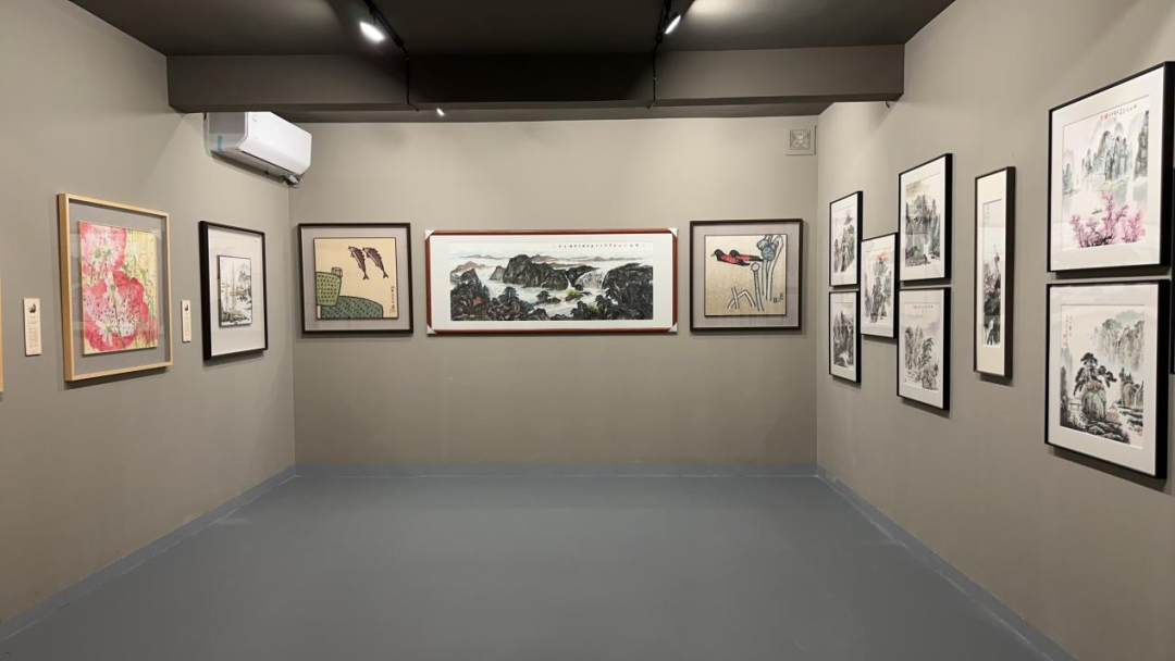 五,青年画家山水作品展由国家图书馆主办,三亚市图书馆承办开展"龙吟