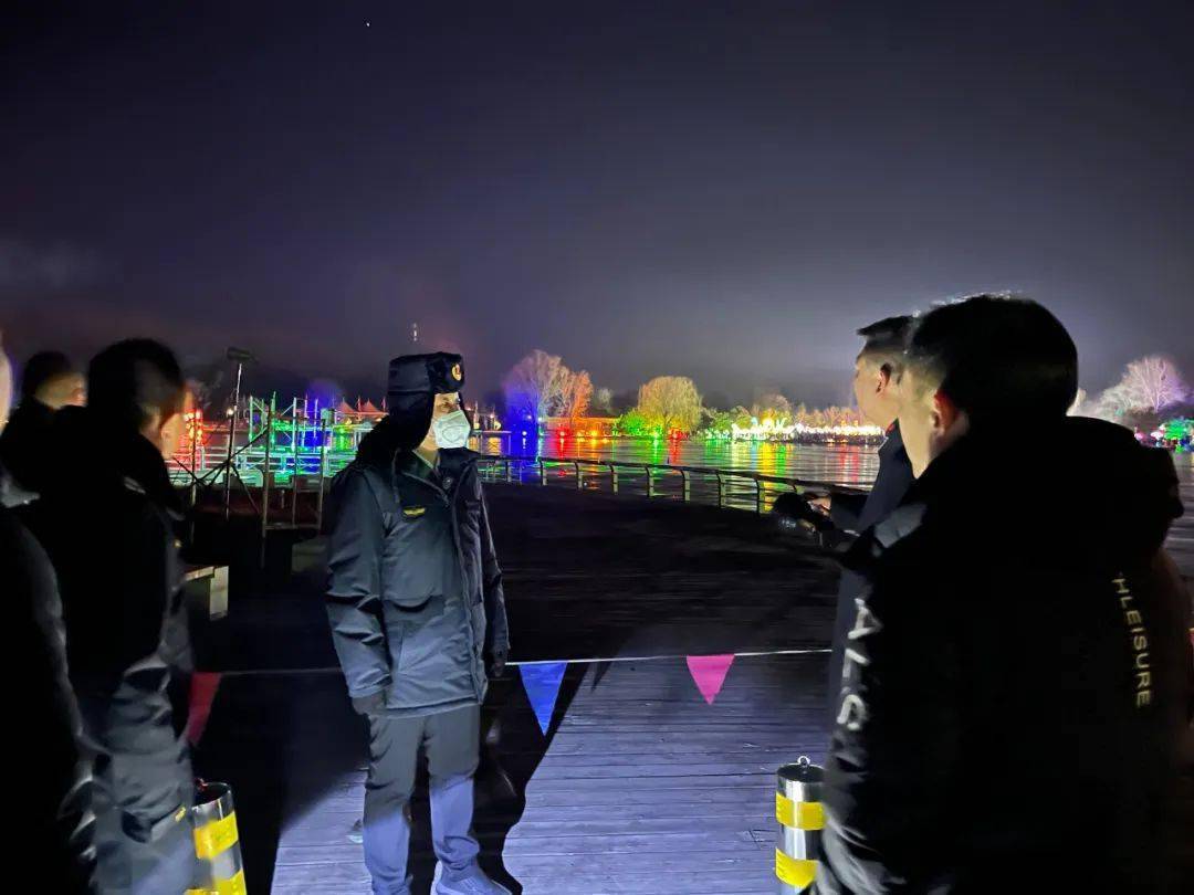 区安委会办公室全力开展春节期间庆祝活动及景观布置