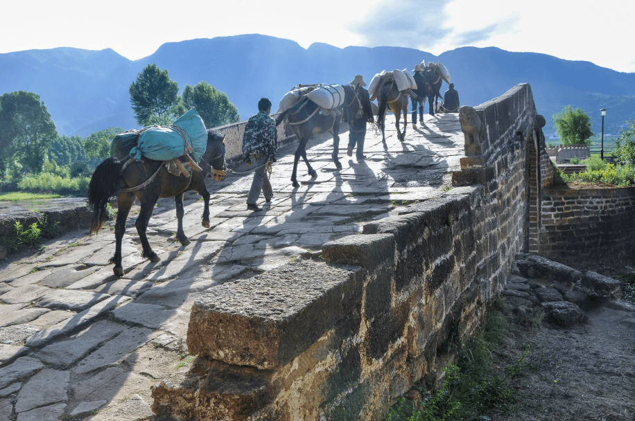 沙溪古镇位于大理剑川县东南部,距县城32千米,地处大理,丽江