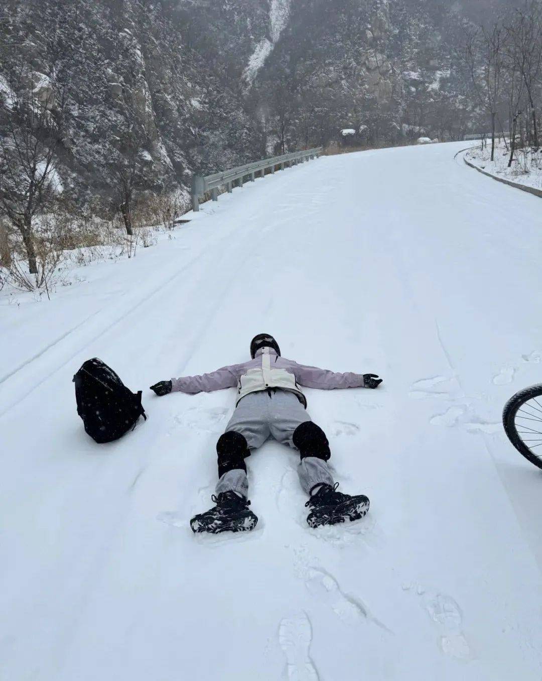 这个春节,他们骑车回家_刘鑫_张梓_新和
