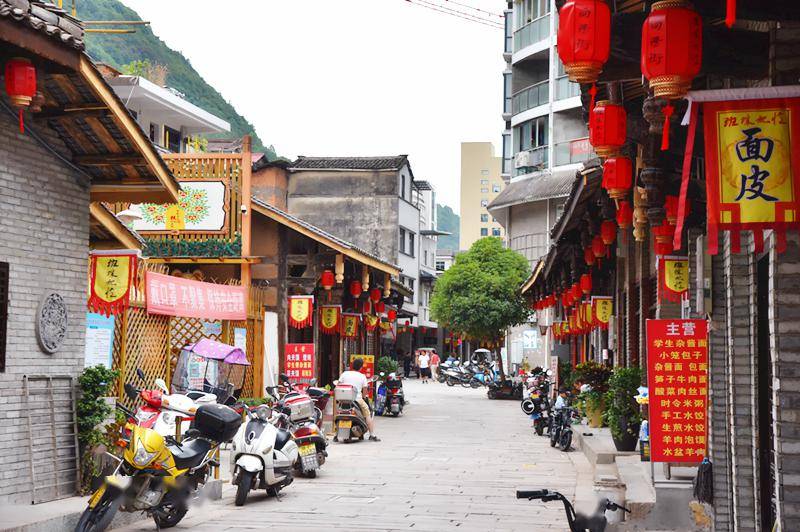 早上,离开城固,来到位于洋县的华阳古镇,参与"迎新春·过大年·品味