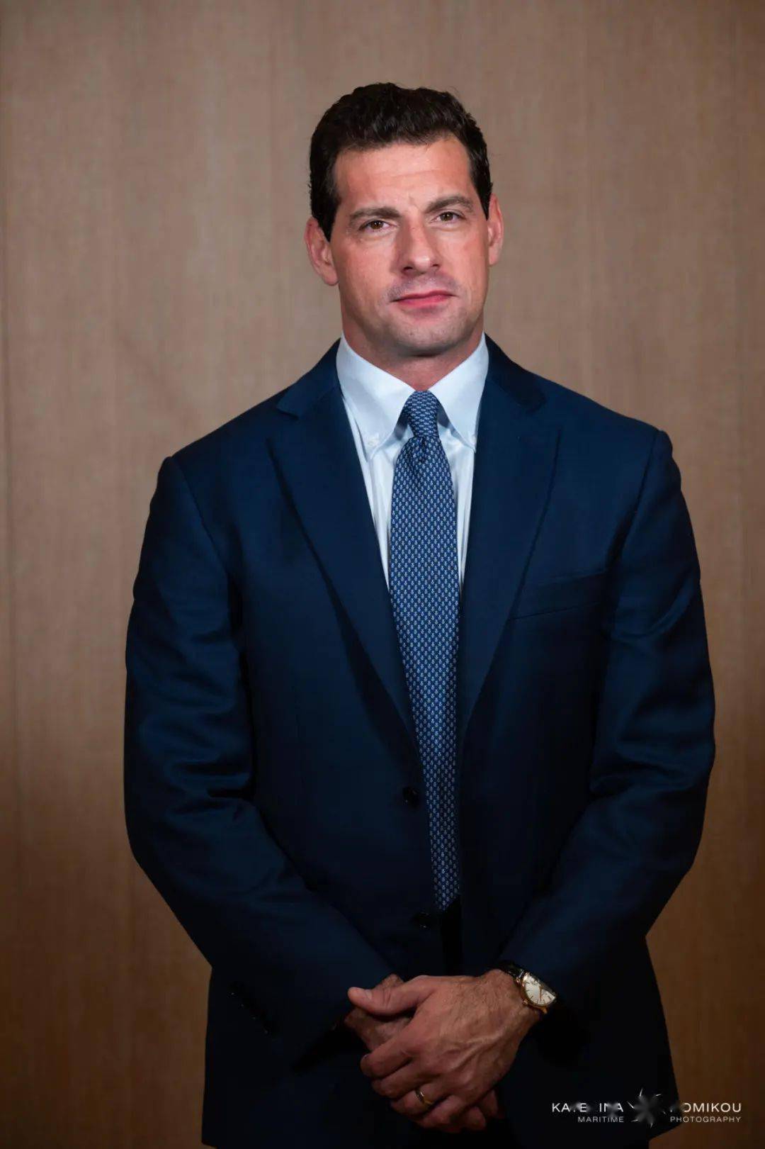 robert desai和jan bremer就v.