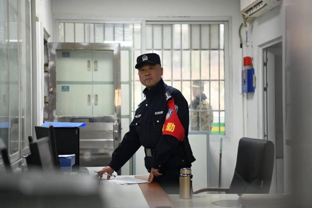 happy new year岗位有我请放心,简单的几个字,却透露了出监