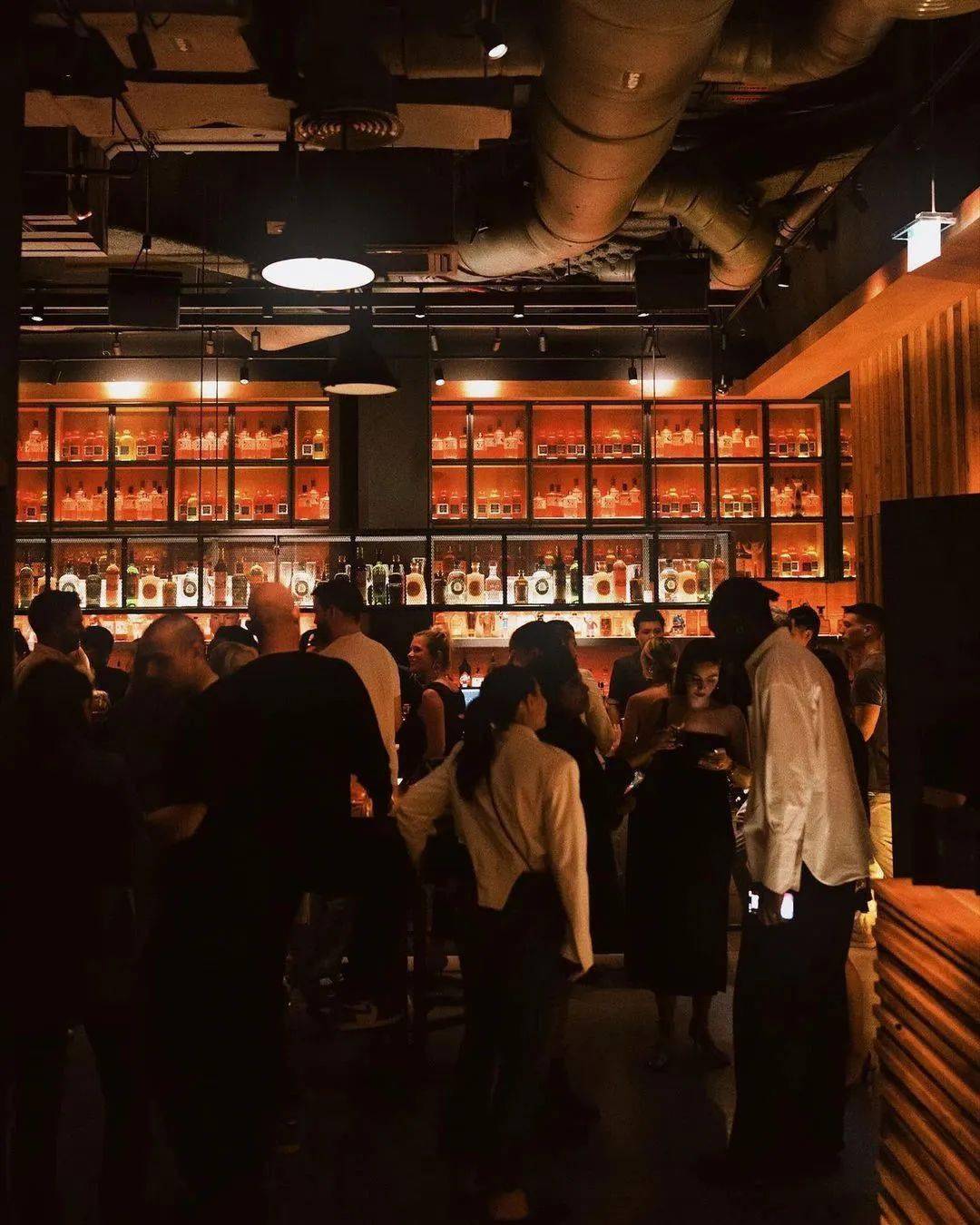 roka日式炉端烧餐厅由当代国际大都会主义餐饮的代表人物rainer