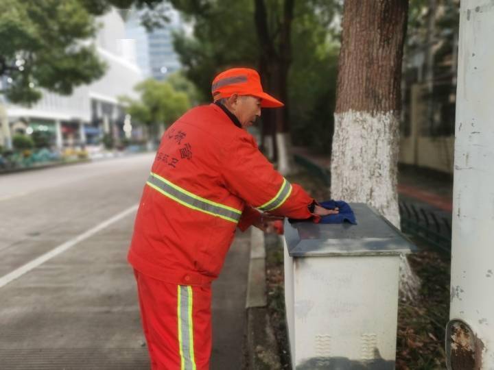 第八个不回家的春节,环卫工老潘的新年在公租房里过_杭州市_工作_西园