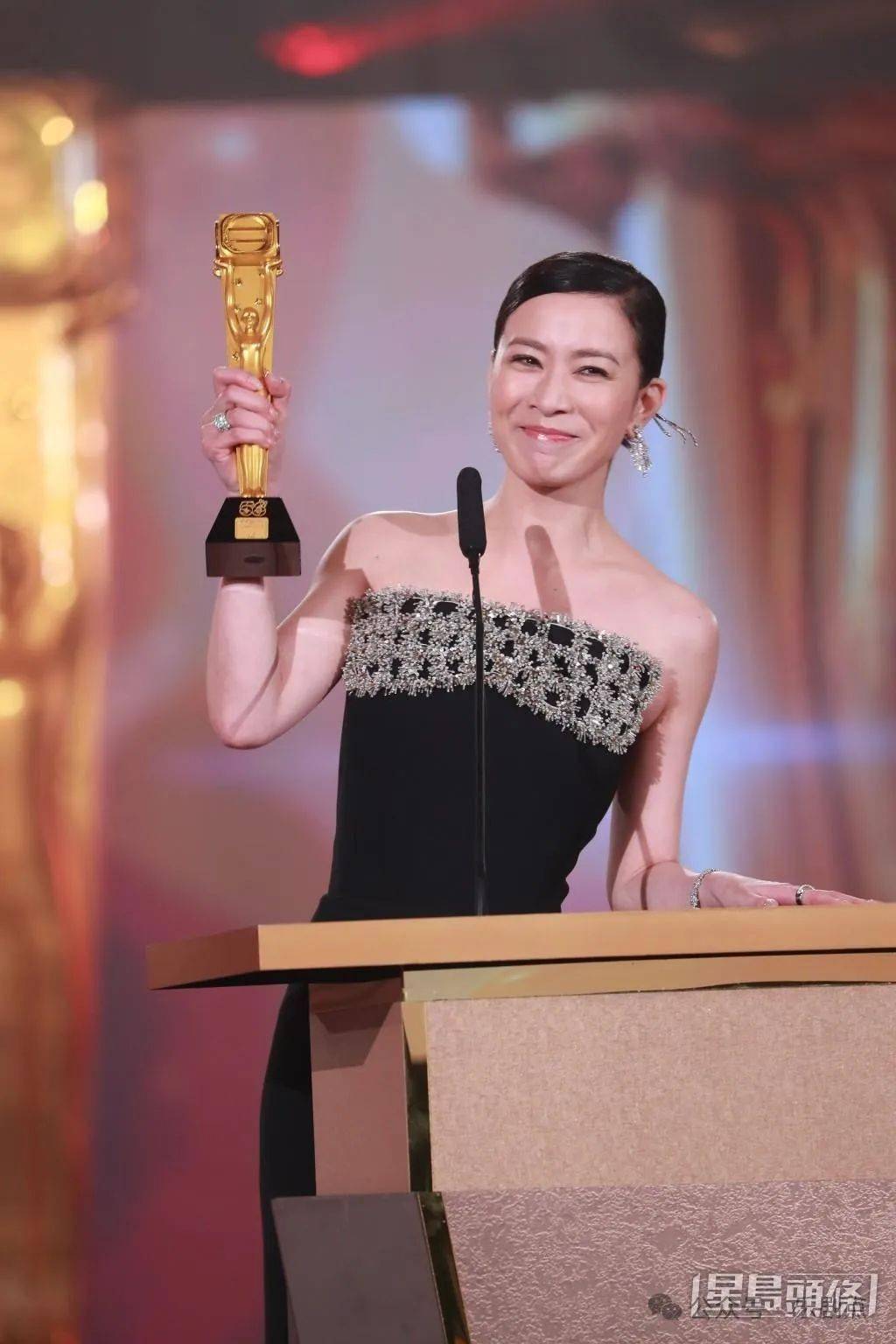 tvb视后佘诗曼享受向干儿子,女儿发红包,听到"多谢干妈"好满足_因为