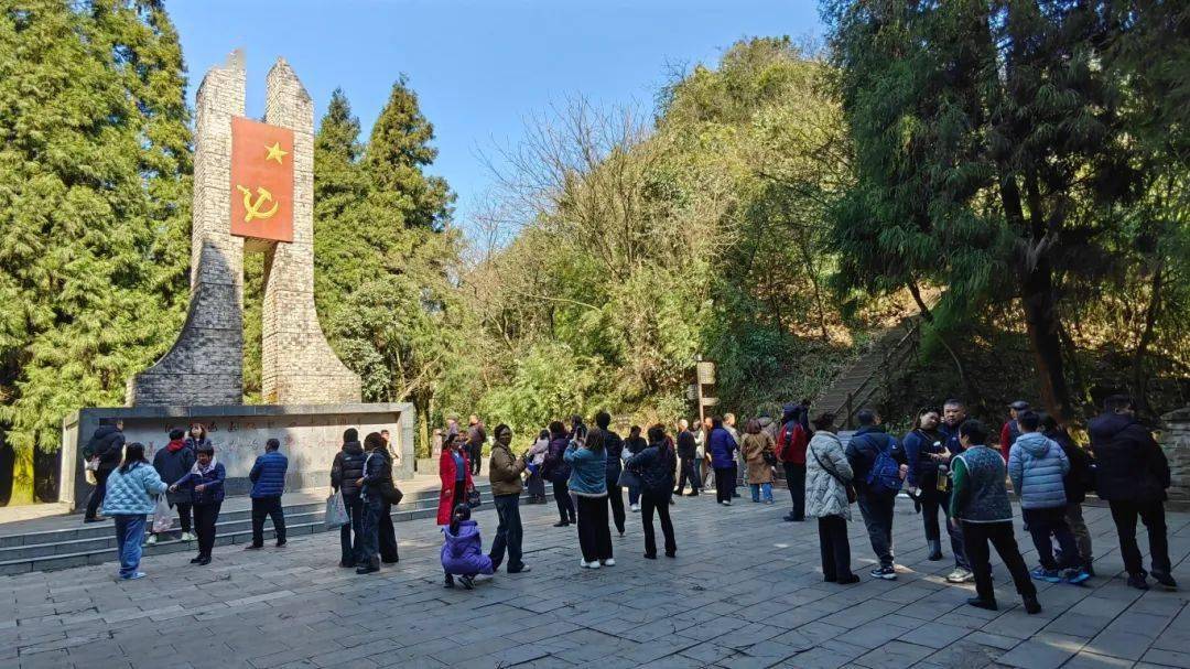 "以前娄山关只出现在电视和课本上,这是红军长征取得首次大捷之地