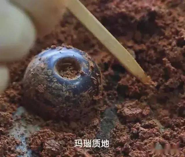 当你看到西汉海昏侯墓出土的古珠,你还会认为老珠子都有沁色么?