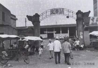 上饒上世紀80年代的贛東北大街,市電影院,新華書店,上饒電視臺等均