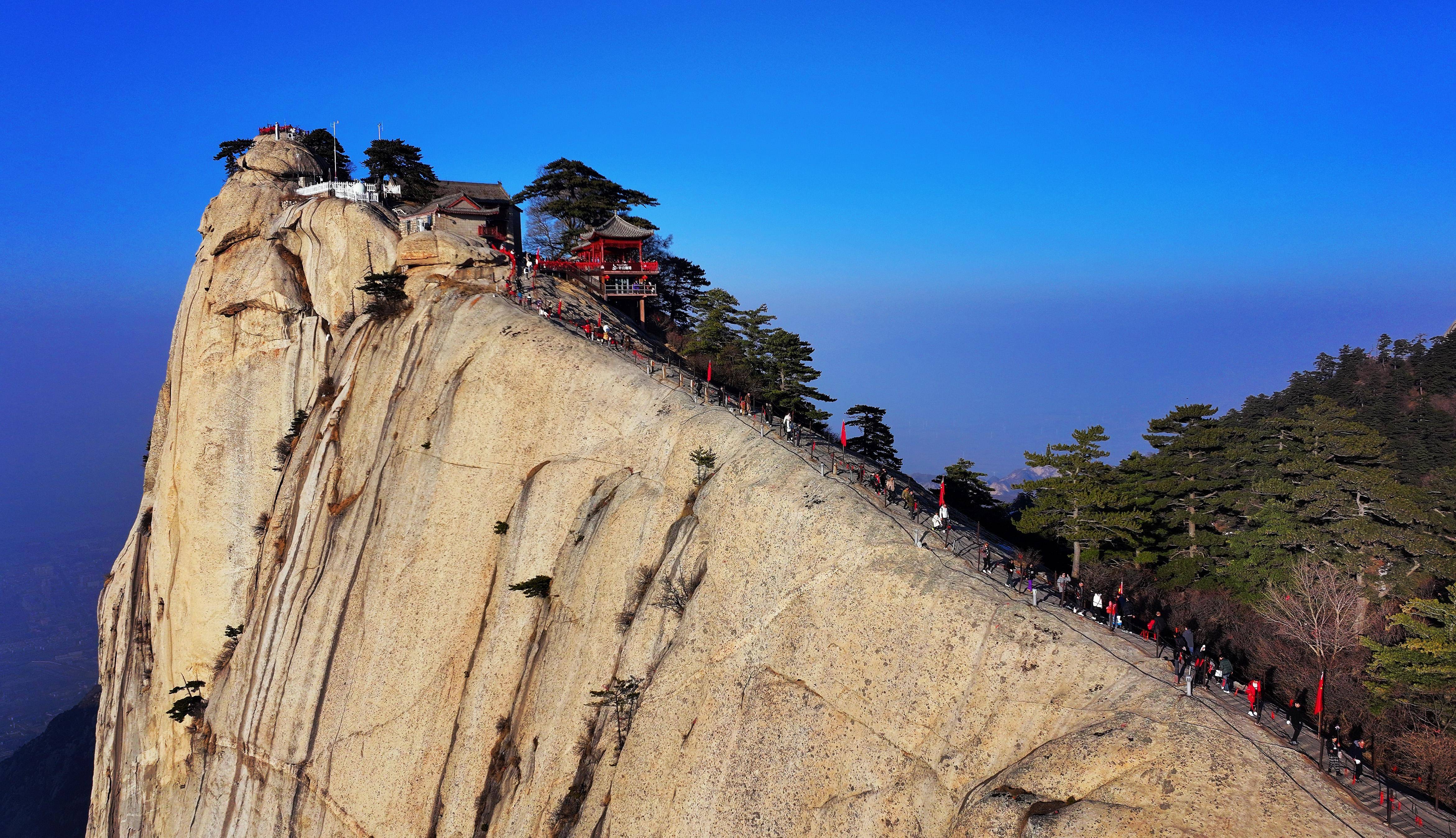 华山游客照图片