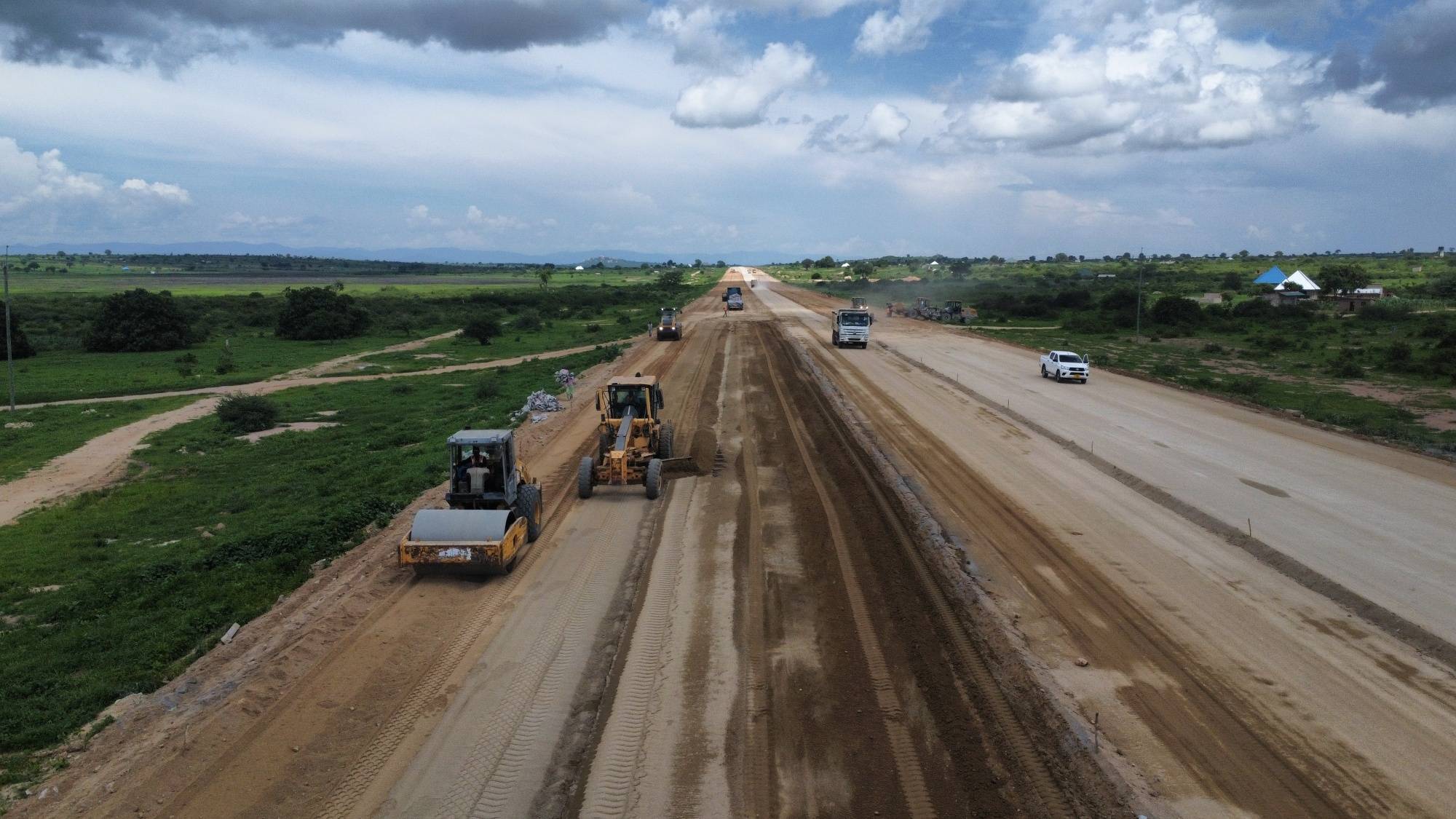 多多马环城公路项目现场施工图多多马环城公路项目位于坦桑尼亚多多马