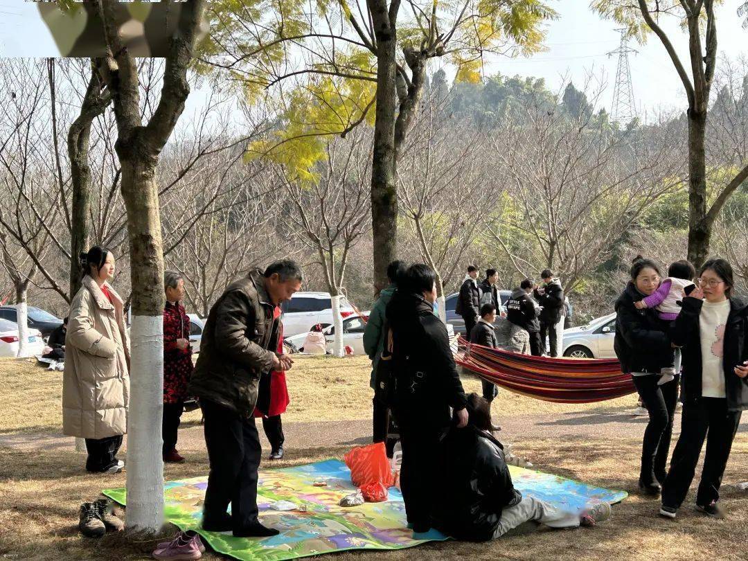 大年初五,资阳人的朋友圈被这位"钱辈"刷屏啦!_广场