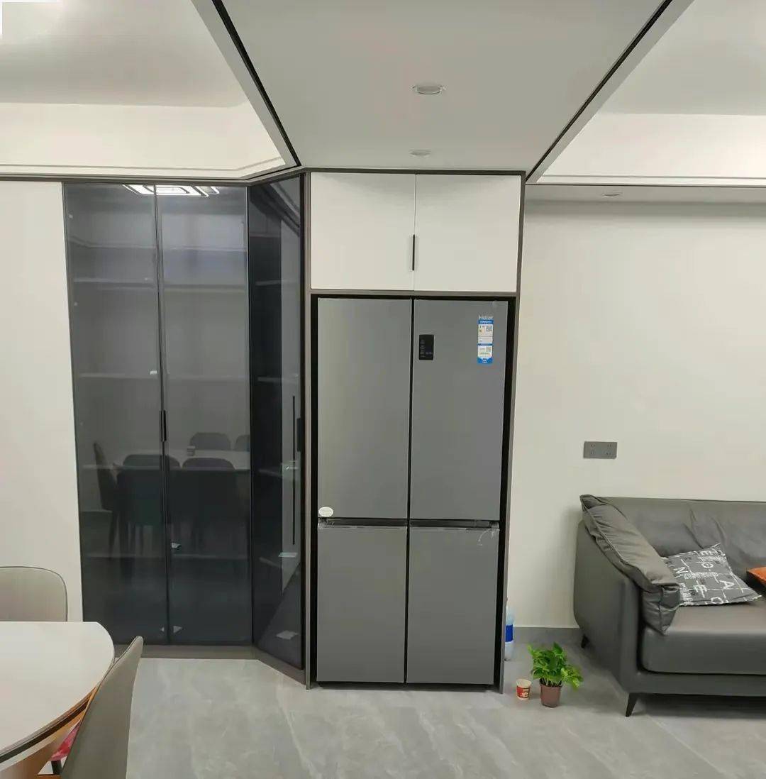 嵌入式冰箱因其节省空间,美观大方的特点而受到很多人的青睐.