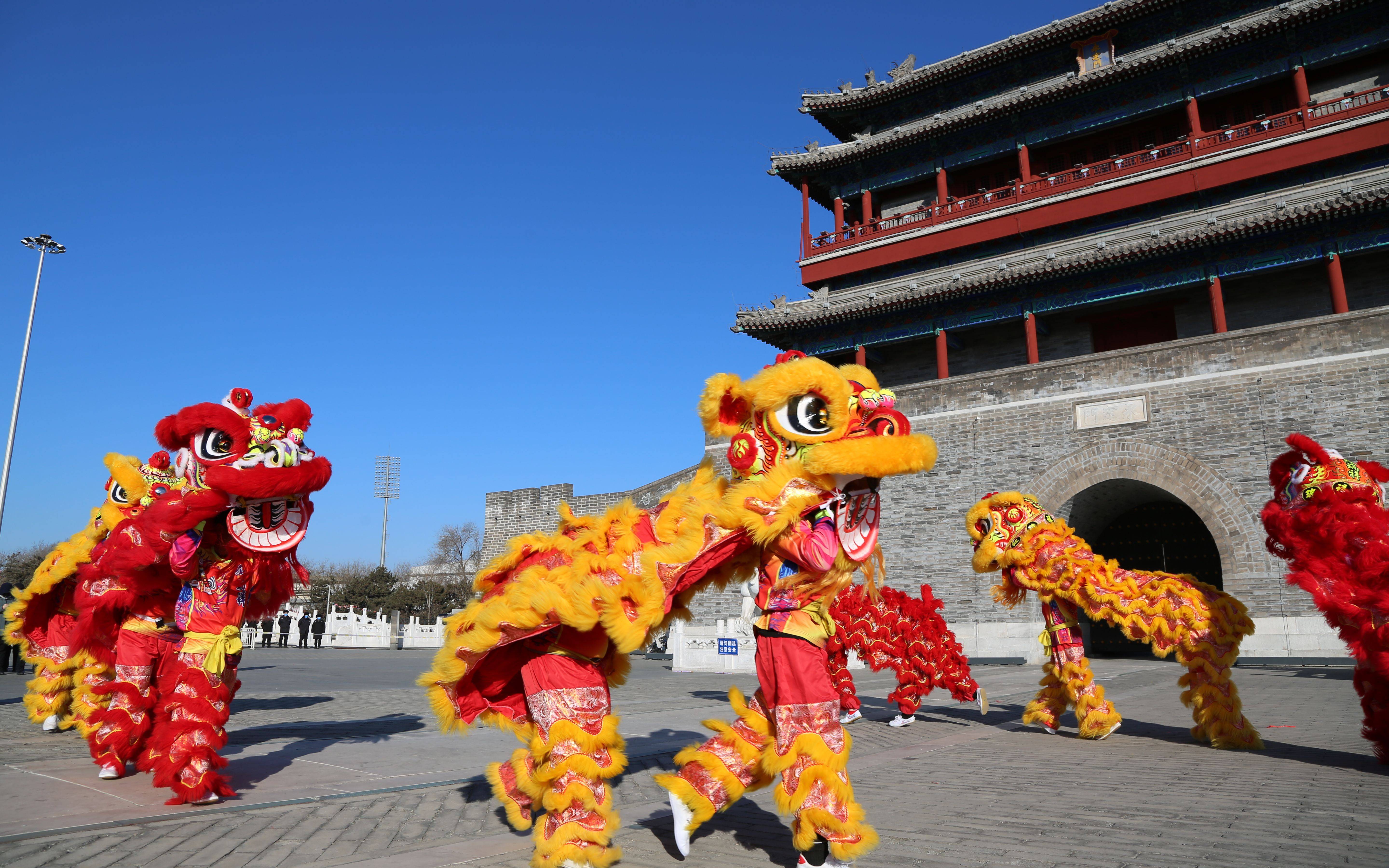 从永定门到前门大街,舞龙舞狮表演亮相北京中轴线