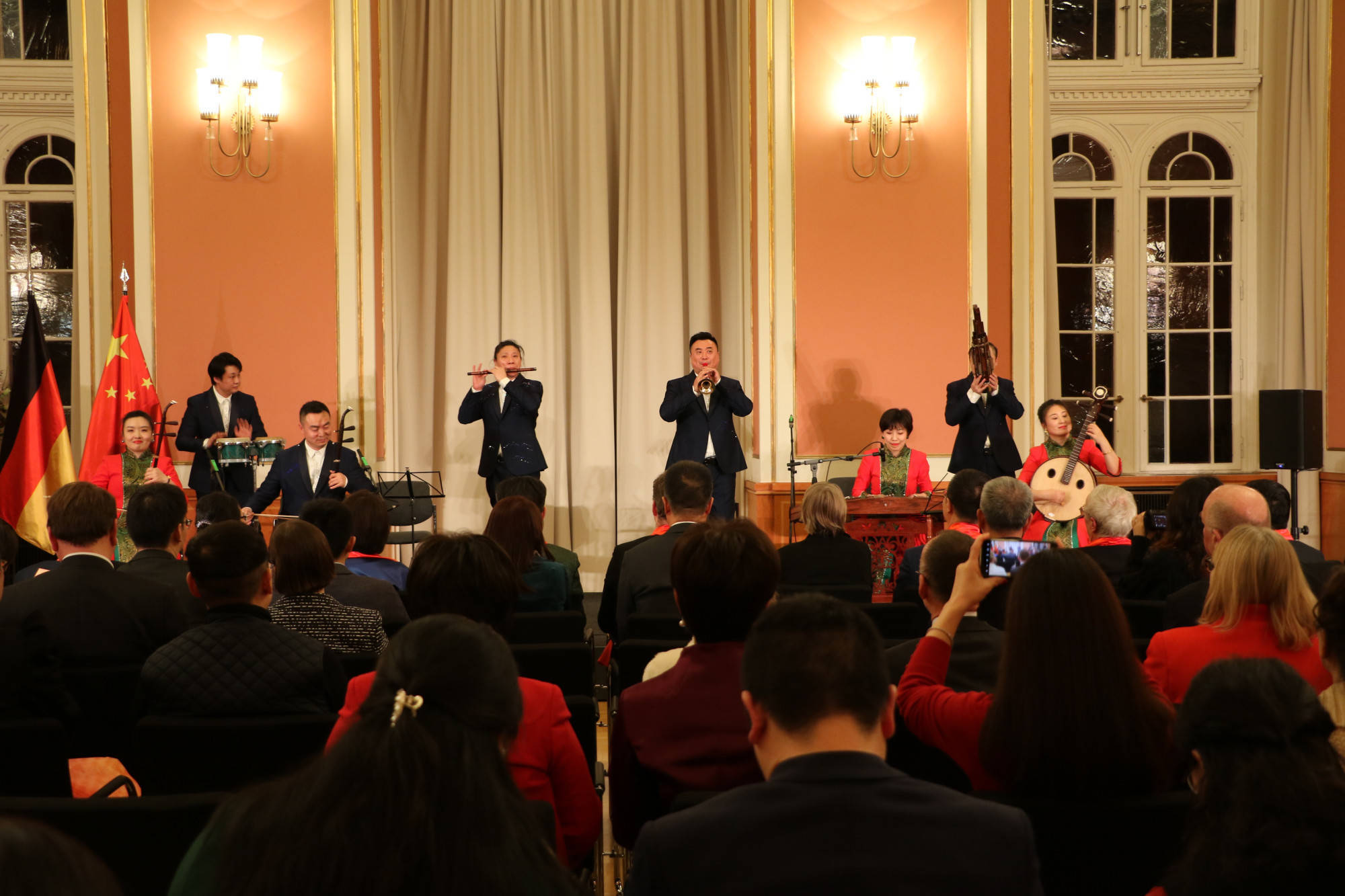 总台记者看世界丨中德民众共庆龙年新春 互学互鉴促进