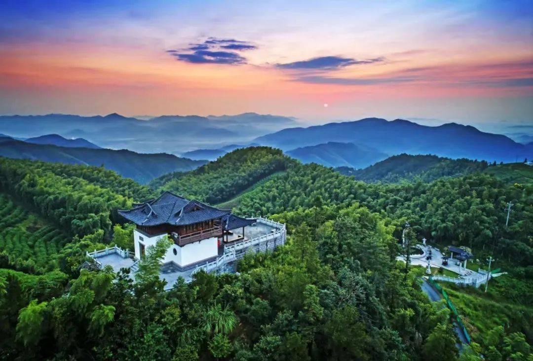 镇内文脉以禅茶文化为主,有茶圣陆羽煮茶论经之地的陆羽泉,有"江南