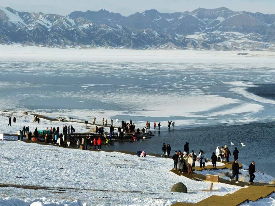赛里木湖景区接待游客近11.5万人次_旅游