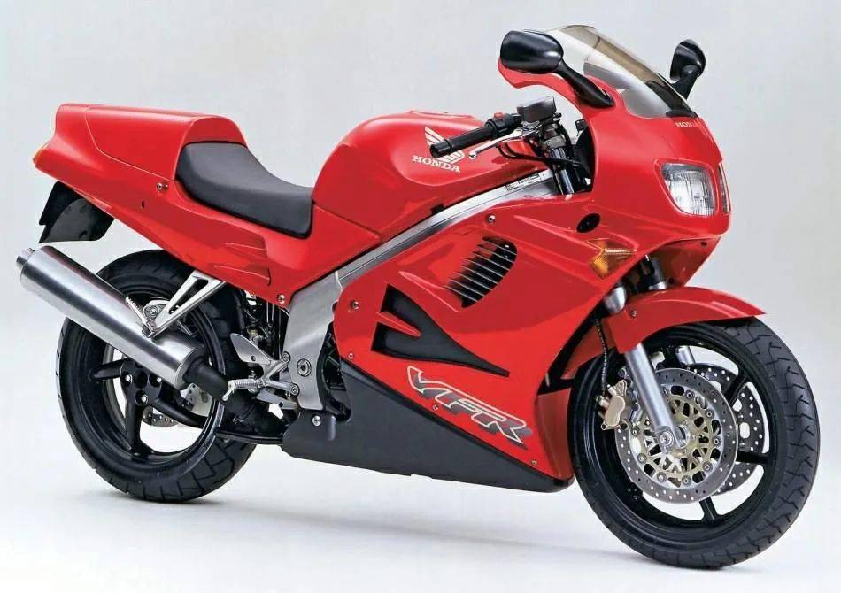 1994 honda vfr750f这台拥有893cc直四引擎的cbr900rr,绝对算得上是