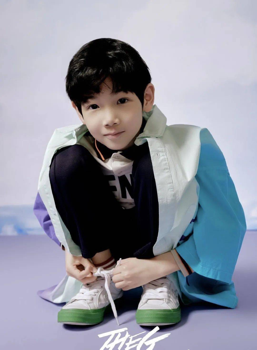 看着很开心8915母子俩感情相当不错,杨雨辰去瑞典游学,不忘给