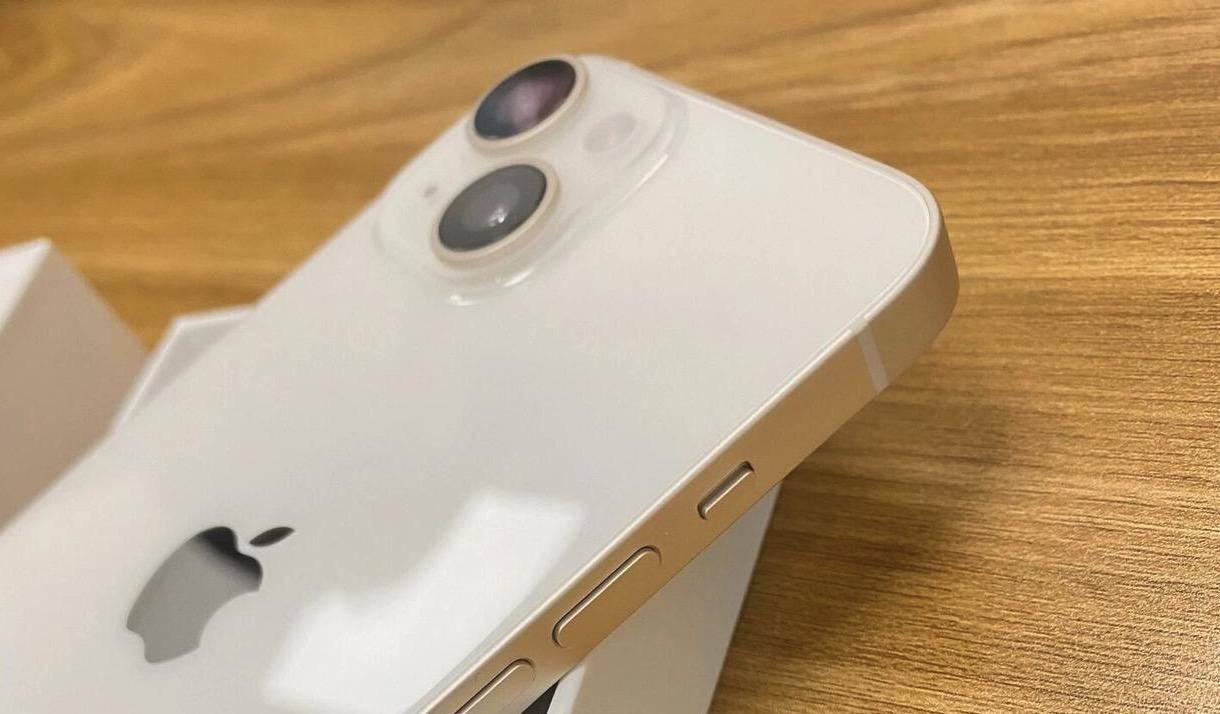 白色手机最新销量榜:小米14仅位居第四,第一名让人大跌眼镜_iphone