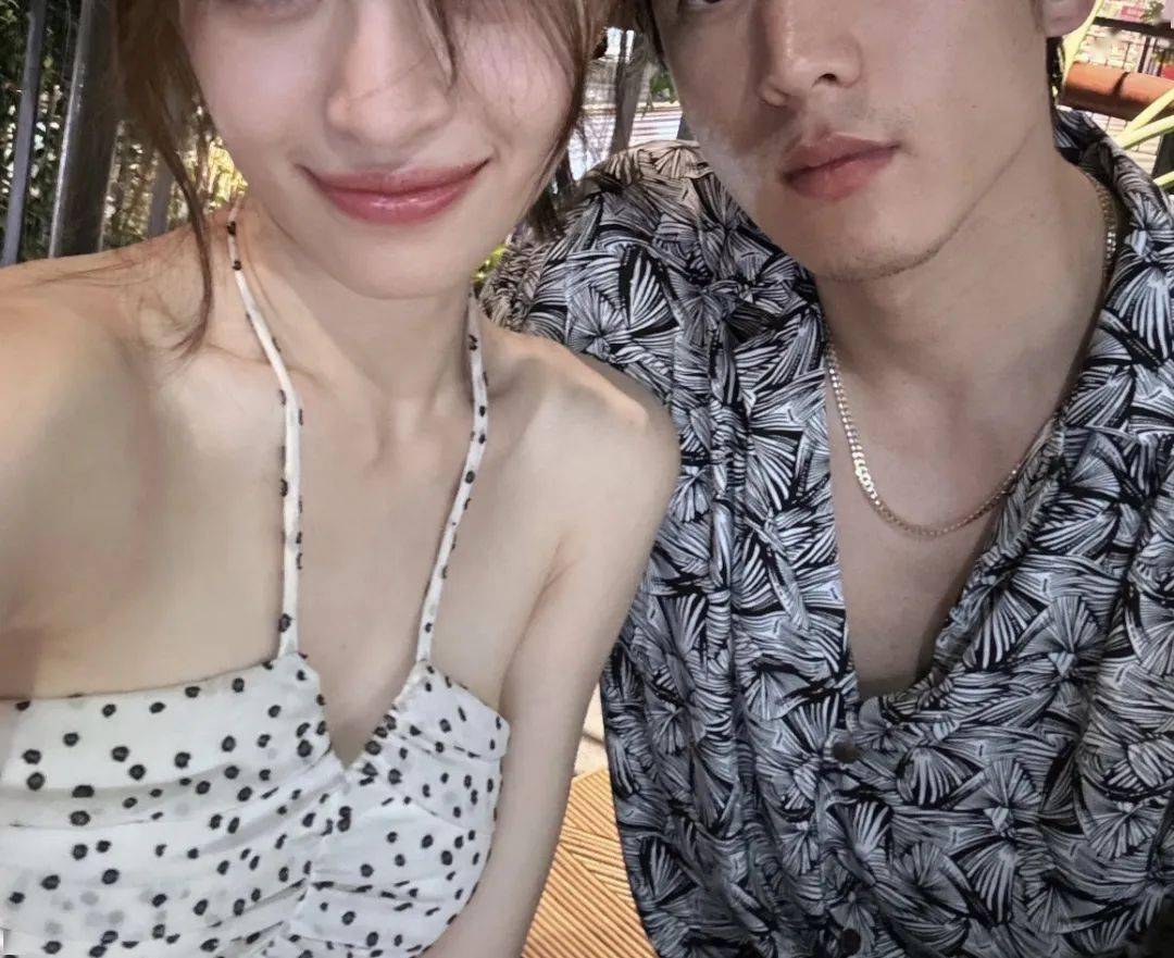 钟楚曦和侯雯元官宣恋情,钟姐果然在按标准选男友!_情人节_身高_情侣