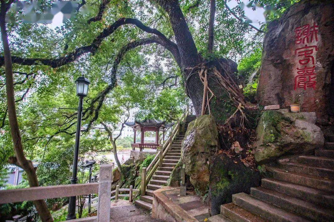 千年名池墨池是历代文人墨客心中的"圣地",相传书圣王羲之