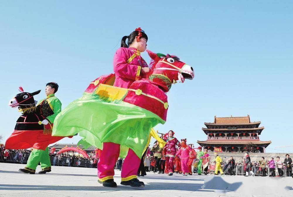 民俗表演跑竹马.记者手记近几年,人们总说"年味儿淡了".