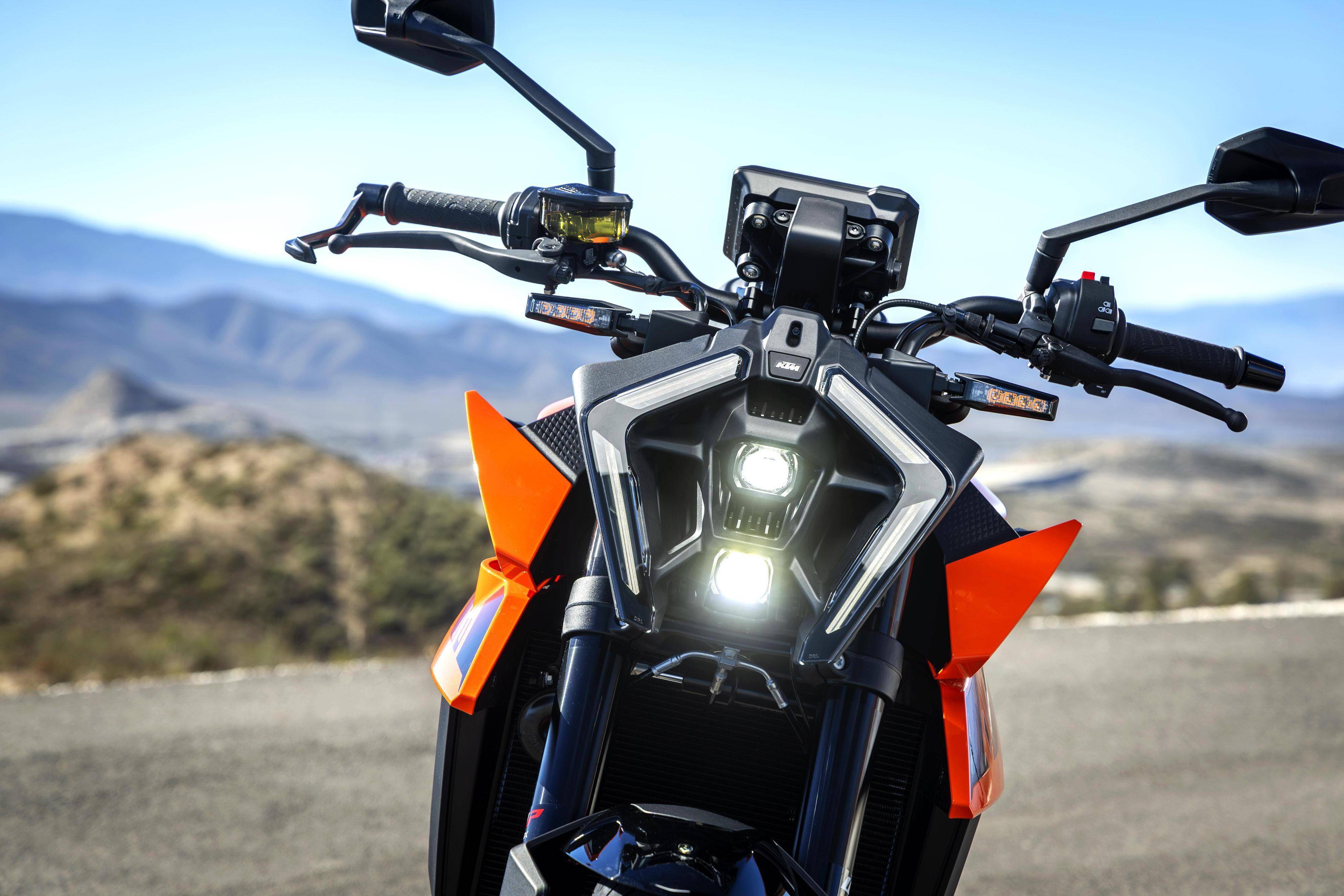 ktm 2024 新型运动街车 990 duke 写真集(上)