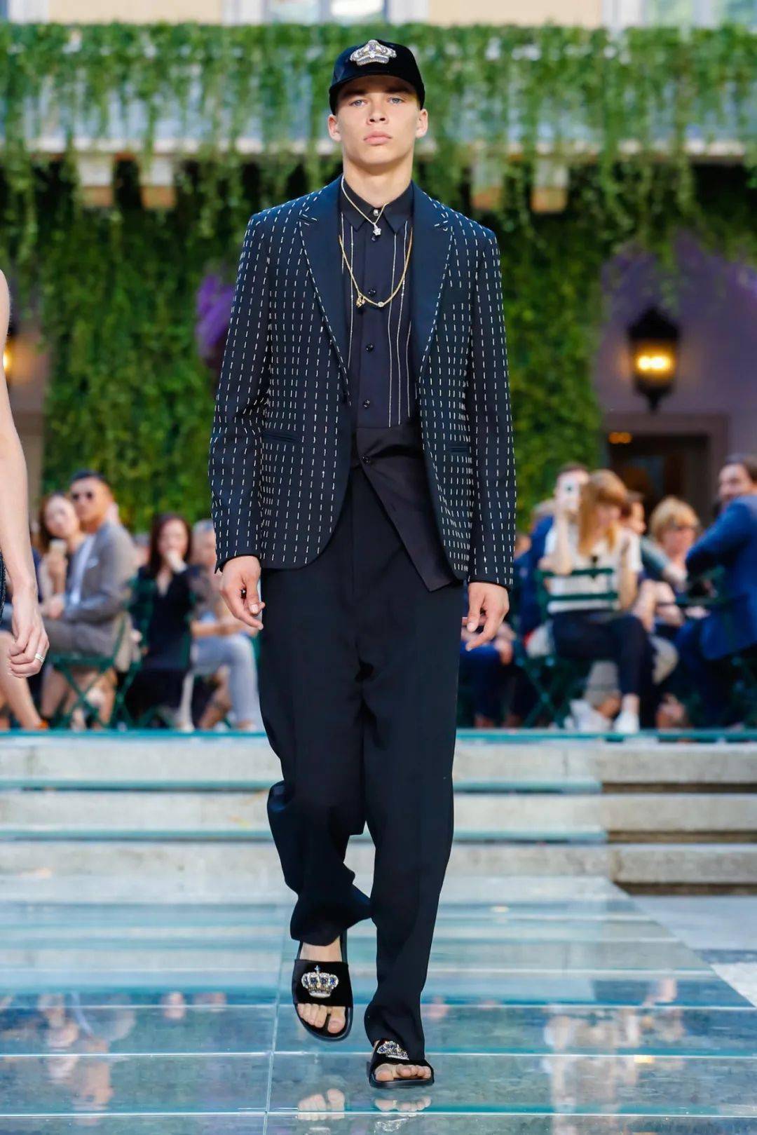 刚果混血男模变成纯白人,整个人都变了…_leonard