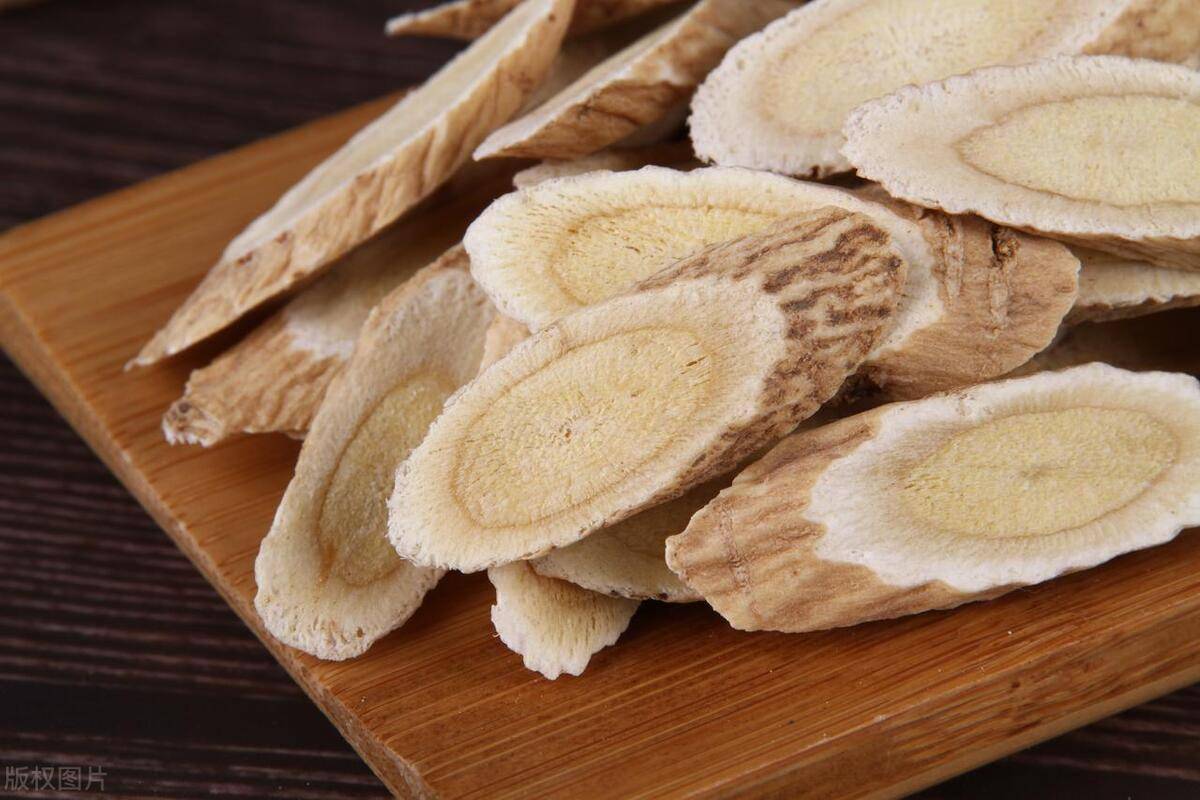 改善血液循环;桂枝具有扩血管,改善微循环,抗炎等作用;芍药能镇痛