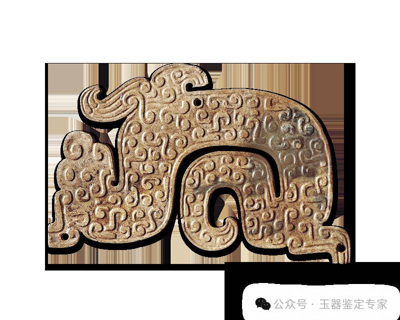 春秋晚期  龙形佩到了战国时期,那些繁复而具体的艺术纹样继续朝着