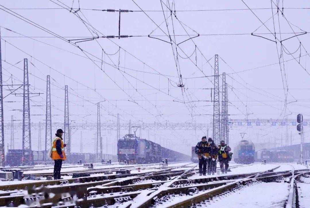 受降雪 大風天氣影響 新疆鐵路這些旅客列車停運