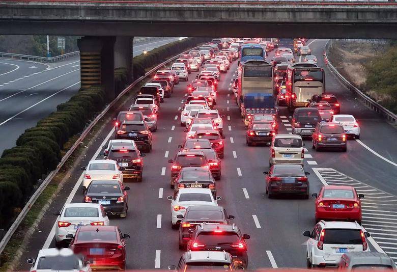 壁纸 道路 高速 高速公路 公路 婚车 桌面 780_534