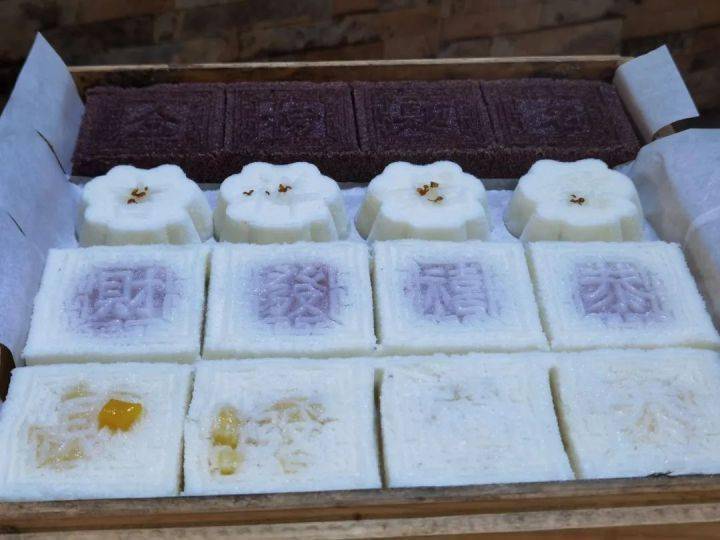 每逢农家过年过节,砌灶,定亲,嫁娶等所有红白喜事,杨梅都是不可或缺的