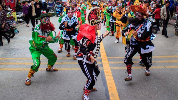 "网友:已经传到国外啦_支英歌_英歌舞_普宁