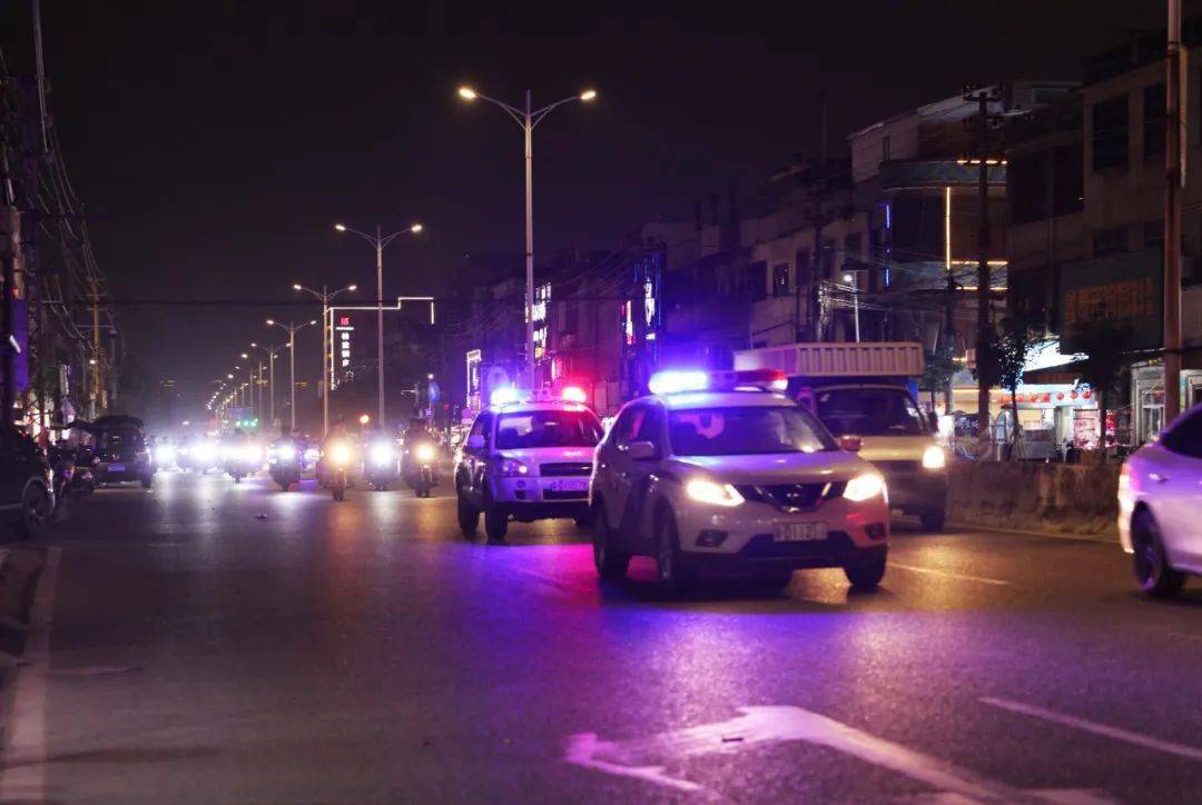 万家灯火,警灯更明.