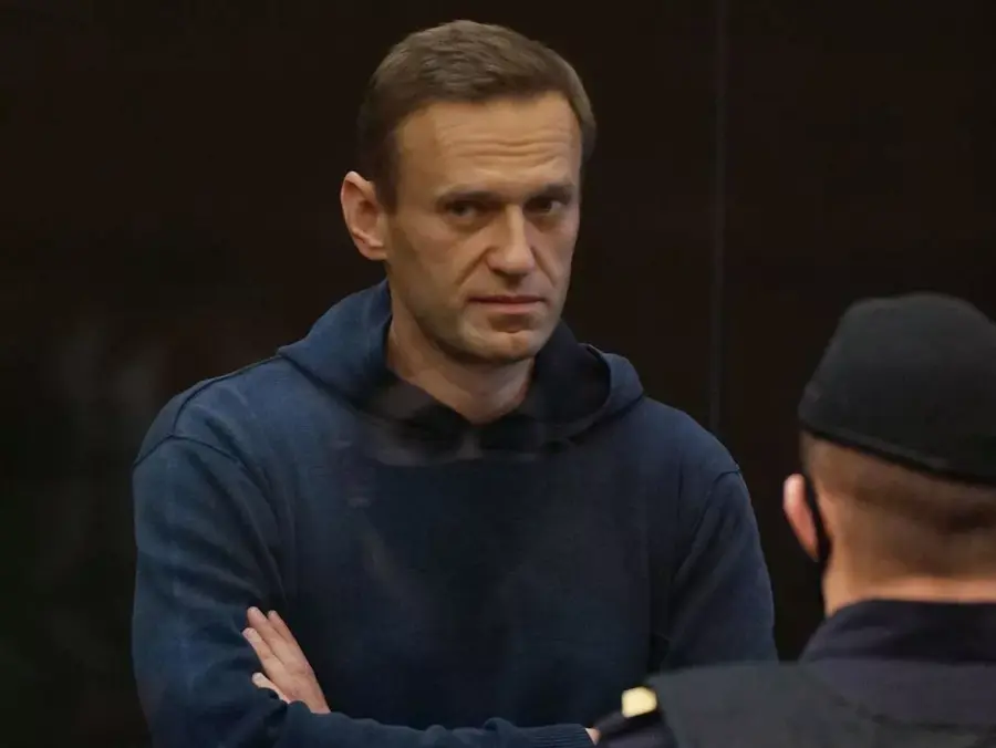 俄反对派人士纳瓦利内在狱中死亡,狱方:散步后失去