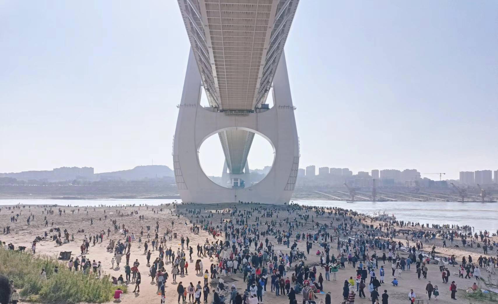 新春走基层|架起通往"未来"的桥_重庆_白居寺_巴南区