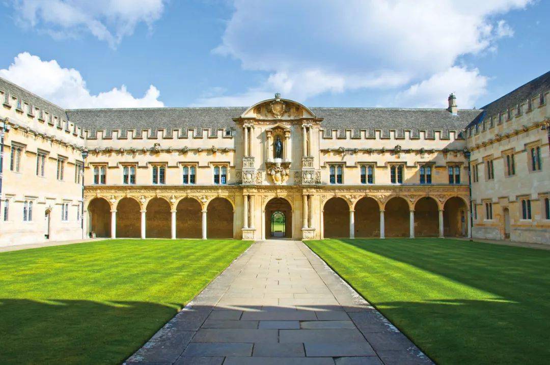 让我们跟着摩斯探长,来场"之