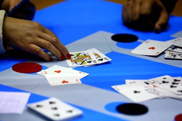 假日新生活丨掼蛋,玩的不只是牌_游戏_孩子_的项目