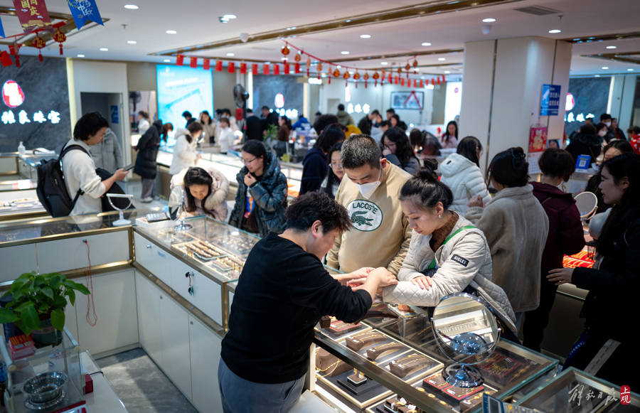 新春佳节买黄金,上海城隍庙人气旺_品牌_锦城_珠宝