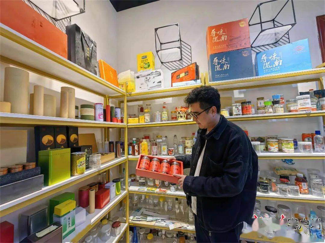 新甘肃·甘肃日报记者曹立萍 摄"近年来,随着电商企业的快速发展,特别